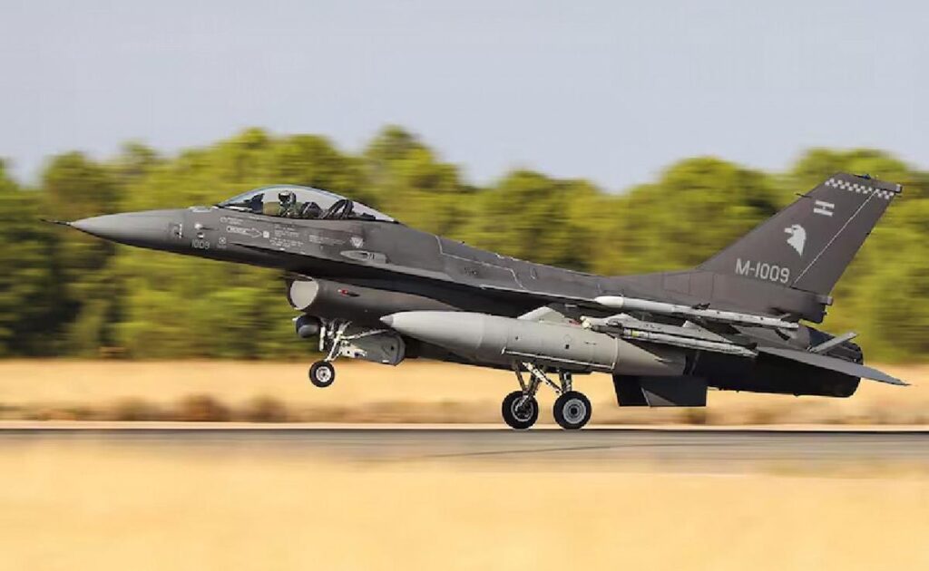 Seis F-16 daneses surcan Buenos Aires: Milei reclama recuperación militar