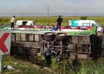 Accidente fatal en Ruta 2: ómnibus de turismo se volcó dejando víctimas