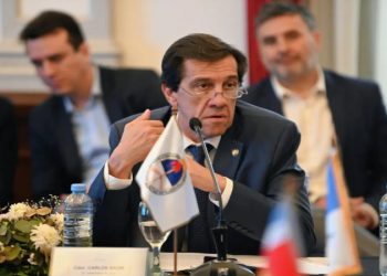 Sadir encabeza encuentro regional en Santiago del Estero