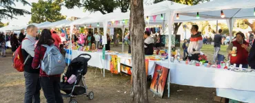 Vuelve la Feria Artesanal Navideña a la Plaza España