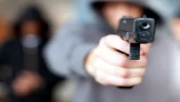 Violento robo a conductor de taxi en Palpalá: dos sujetos lo despojaron con arma