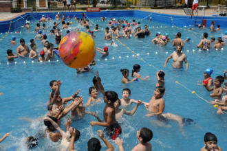 Municipalidad busca docentes y monitores para el programa estival 2026