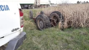 Tragedia en Caimancito: Fallece agricultor tras volcarse máquina agrícola