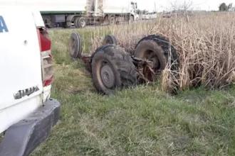 Tragedia en Caimancito: Fallece agricultor tras volcarse máquina agrícola