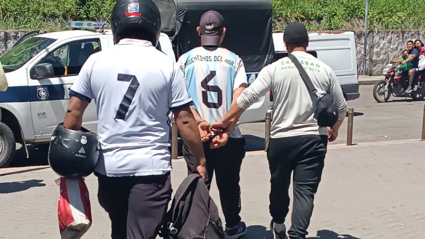 Capturan a individuo comercializando artículos sustraídos en zona de terminal