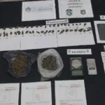 Operativo policial en El Carmen: tres detenidos por distribución de narcóticos