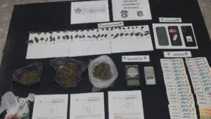 Operativo policial en El Carmen: tres detenidos por distribución de narcóticos