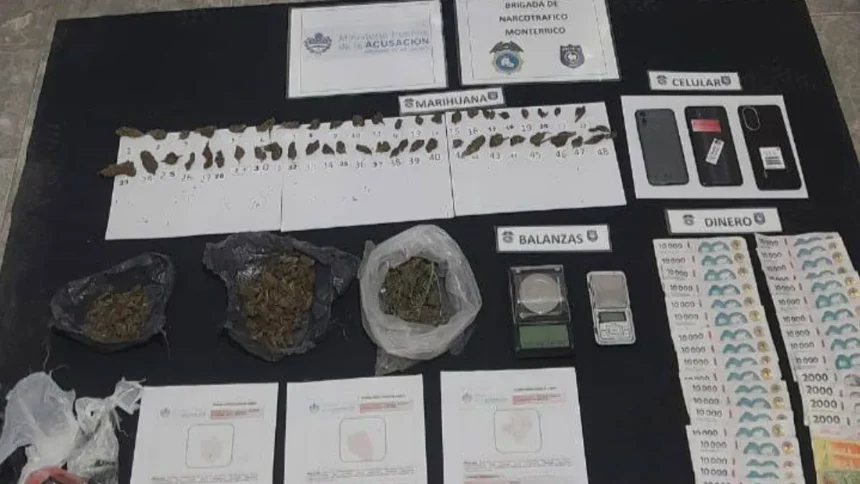 Operativo policial en El Carmen: tres detenidos por distribución de narcóticos