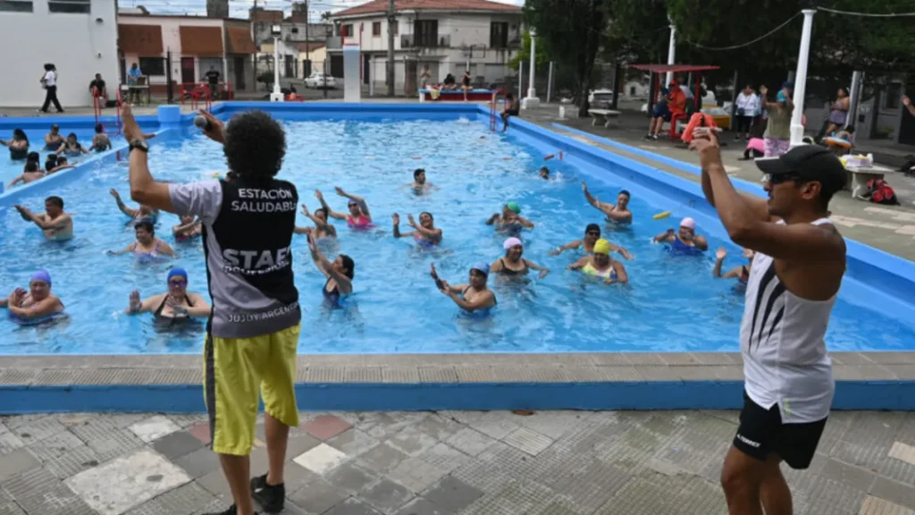 El Natatorio Miguel Ángel López impulsa actividades acuáticas para disfrutar el verano