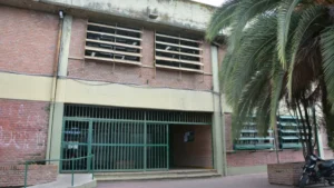 Tensión en el Comercial Nº 2: directora explica incidente con docente