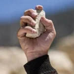 Ataque violento en Alto Comedero: asaltaron a mujer con piedrazo