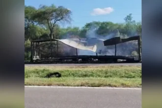 Persiste el peligro en la Ruta 66: restos de camión arden nuevamente