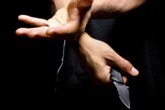 Riña entre hermanos en Perico termina con apuñalamiento y hospitalización