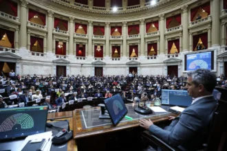 La Cámara de Diputados sancionó el presupuesto provincial tras excluir cláusula conflictiva