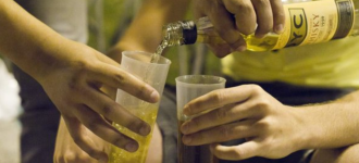 Alcohol en menores: Martín Fellner reclama aplicar la ley antes de fin de año