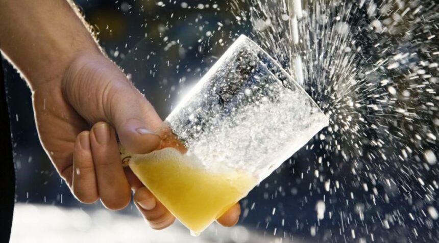 Fellner reclama aplicación inmediata de normativa sobre alcohol en adolescentes