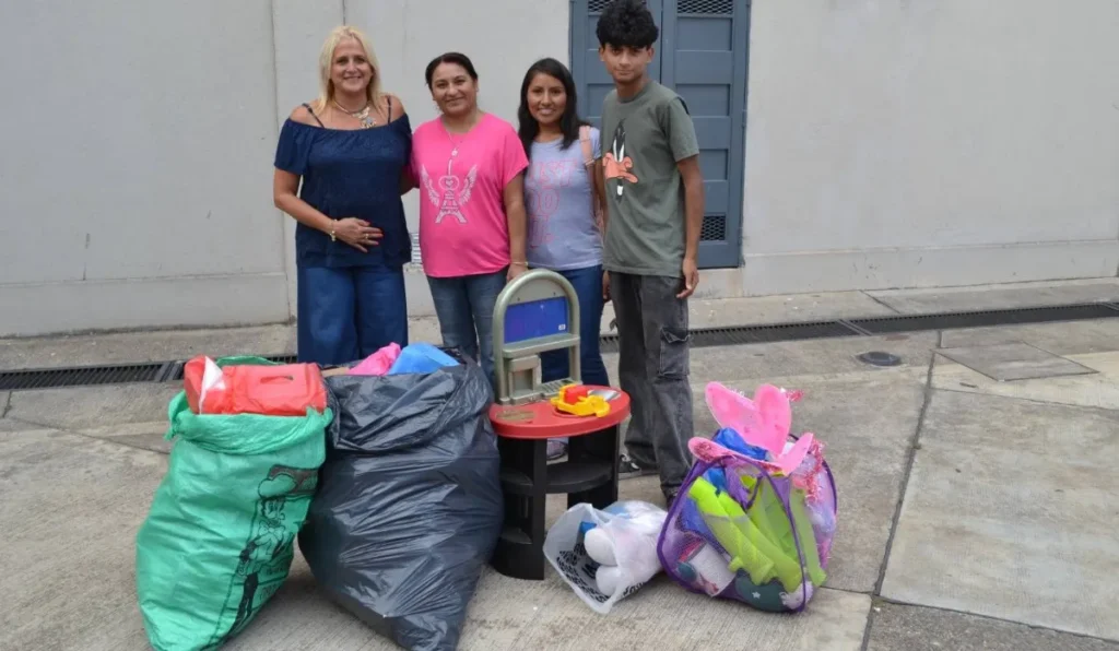 Gimnasia lleva alegría a Alto Comedero con entrega de juguetes