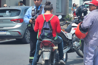 Intensifican controles viales: Operativos contra motos sin casco en la ciudad