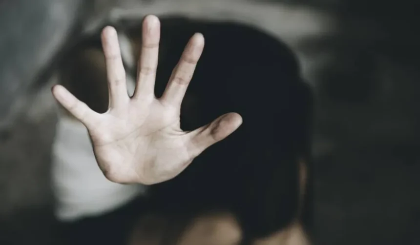 Nueve años sin cierre: madre denuncia paralización en juicio por abuso infantil