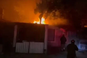 Agresión seguida de incendio en San Pedrito: hombre hospitalizado