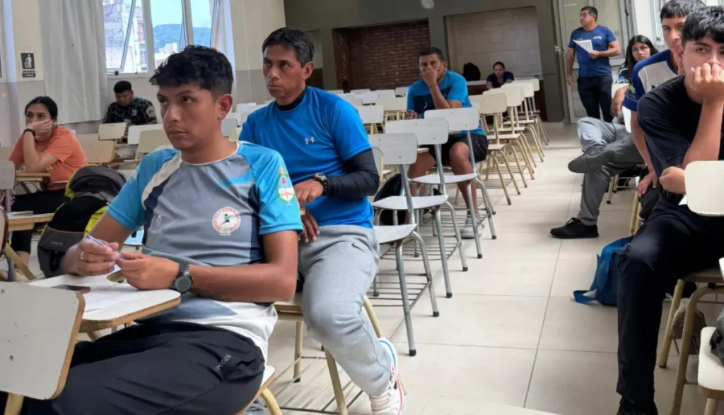 Árbitros jujeños: una escuela que forma profesionales del fútbol