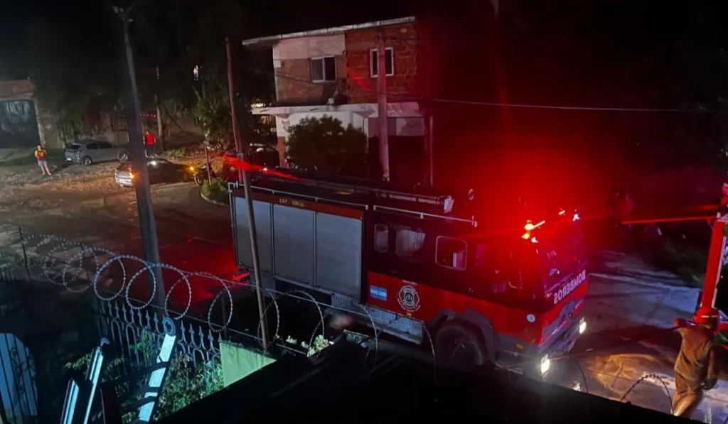 Incendio de gran magnitud destruye vivienda en construcción en Libertador