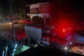 Incendio de gran magnitud destruye vivienda en construcción en Libertador