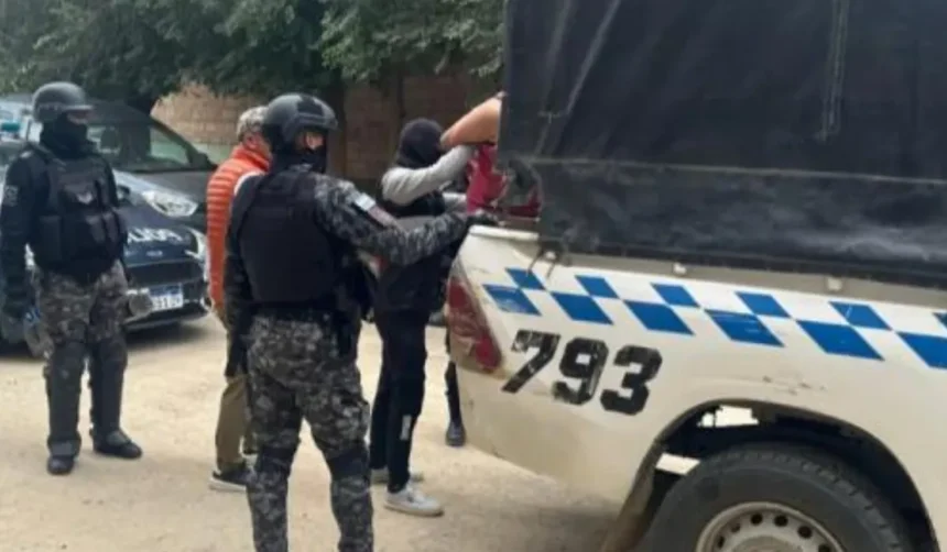 Capturan a sujeto que intimidó a su compañera con revólver en San Pedro