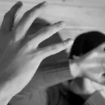 Padre amenaza de muerte a su ex pareja usando a su hijo de 9 años