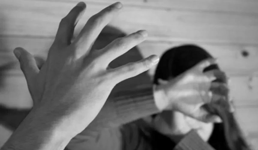 Padre amenaza de muerte a su ex pareja usando a su hijo de 9 años