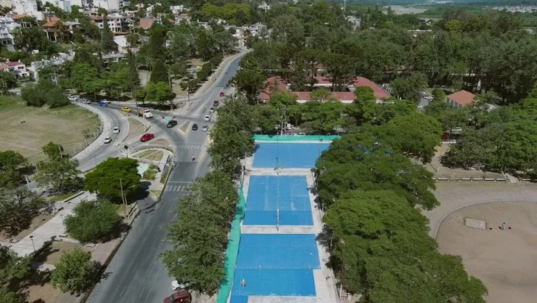 Avanza la renovación de las canchas del RIM 20, las obras alcanzan el 80%