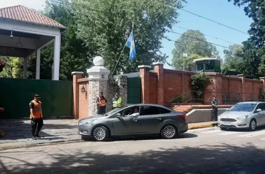 Milei convocó a ministros para encuentro informal en residencia presidencial