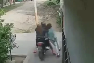 Robo violento en San Pedro: delincuentes asaltan a mujer