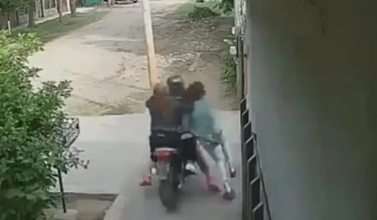 Robo violento en San Pedro: delincuentes asaltan a mujer