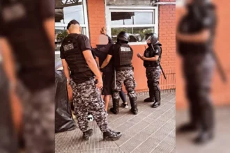 Capturan sujeto con fortuna en divisas en San Salvador