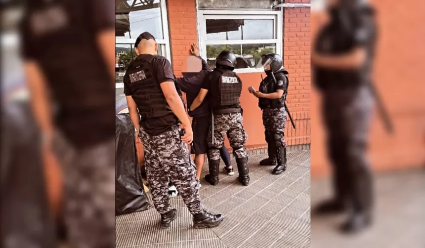 Capturan sujeto con fortuna en divisas en San Salvador