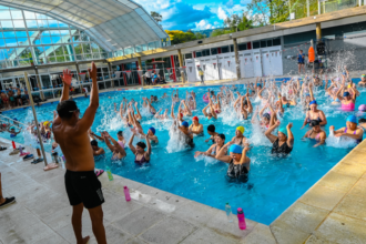 Ejercicios acuáticos para mayores en verano