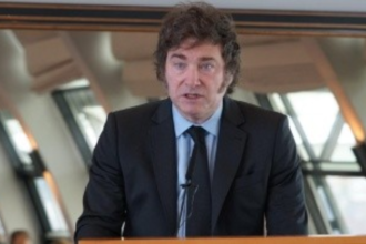 Aprobación Milei sube mientras salarios se erosionan