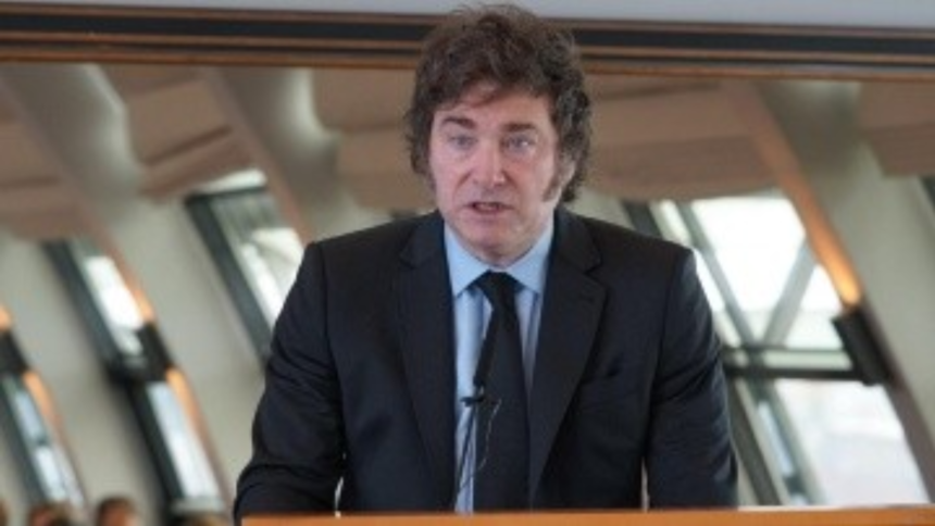 Aprobación Milei sube mientras salarios se erosionan