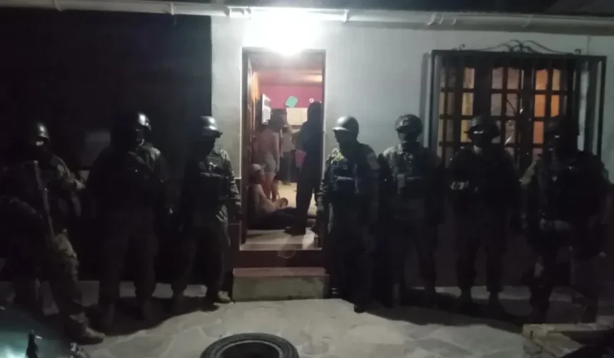 Robo de vehículos: hallan 3 camionetas en San Pedrito