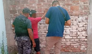 Capturan a un individuo en Libertador tras intentar deshacerse de droga