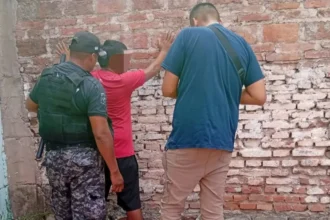 Capturan a un individuo en Libertador tras intentar deshacerse de droga