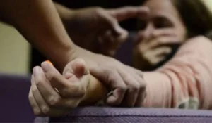 Detienen a hombre que agredió brutalmente a su pareja en Monterrico