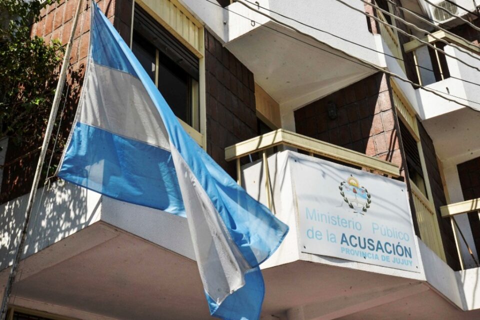 Vázquez enfrenta nueva orden de captura