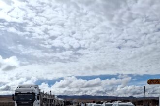 Frontera en crisis: miles atrapados por cierre