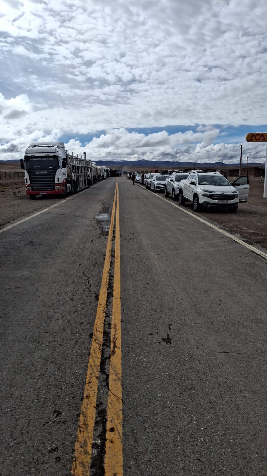 Frontera en crisis: miles atrapados por cierre