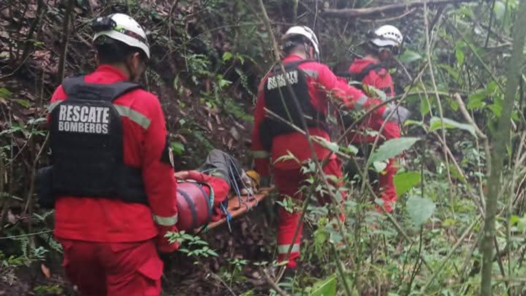 Operativo de rescate salva a mujer en Bajo La Viña