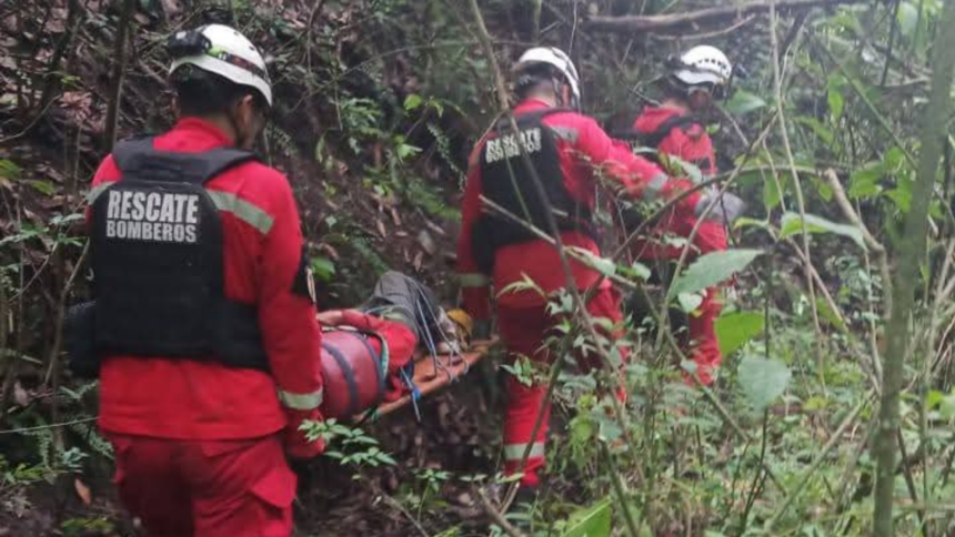 Operativo de rescate salva a mujer en Bajo La Viña