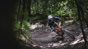 Adrenalina pura en Los Perales: el futuro del downhill pisó fuerte este sábado
