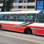 Susto en Los Perales: unidad de transporte se quedó sin dos ruedas